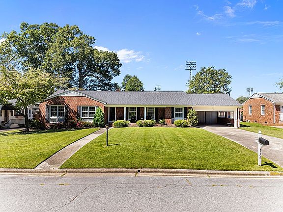 3rd image of 1708 Rosewood Dr