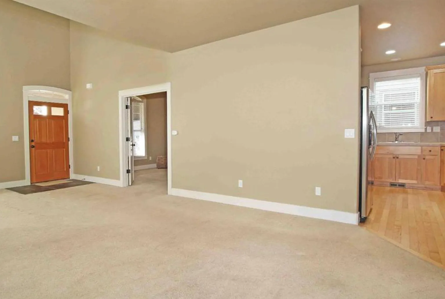 4 bed, 1736 sqft, $2,495 — Photo 4