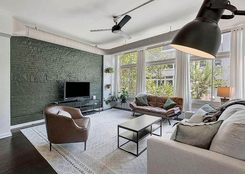 1st image of 633 Main St APT 2