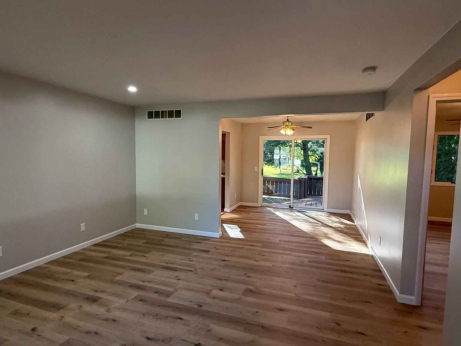 2 bed, 900 sqft, $1,300 — Photo 4