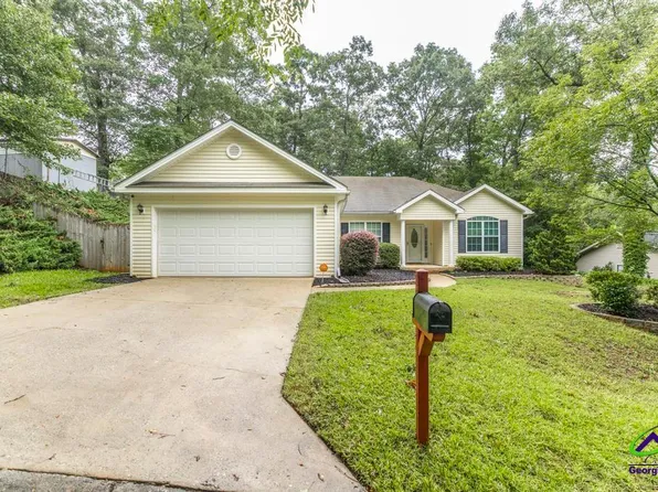 100 Crestwood Cir, Centerville, GA 31028