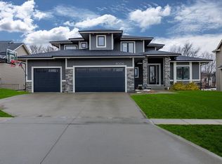 8006 NW 104th Ct, Johnston, IA 50131