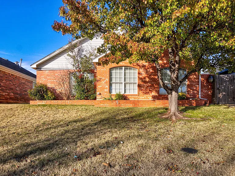 2733 Tealwood Dr — Photo 1