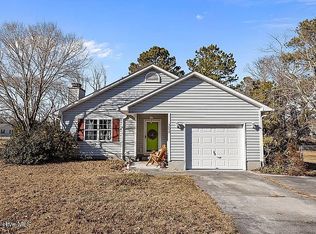 305 Tassel Ct, Hubert, NC 28539