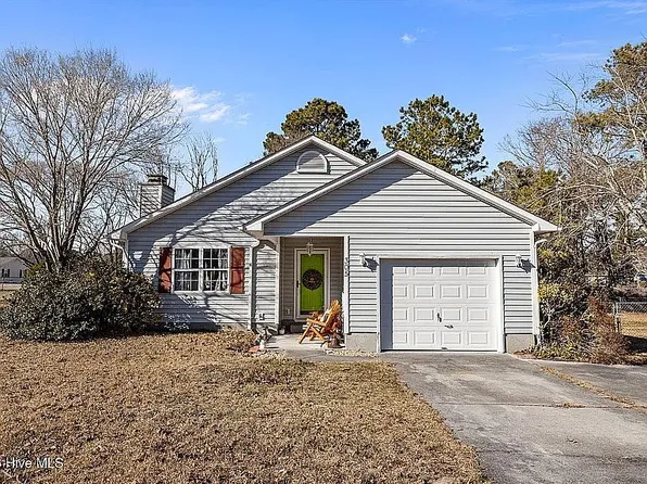 305 Tassel Ct, Hubert, NC 28539