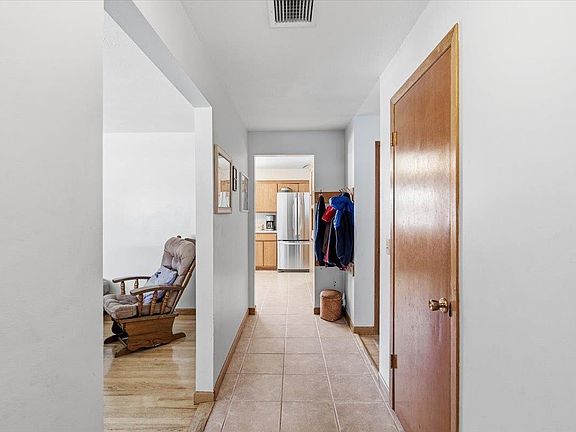 5th image of 720 Buena Vista St