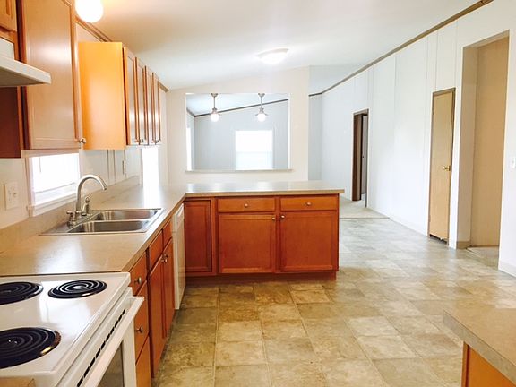 3rd image of 49 Winter Pine Dr