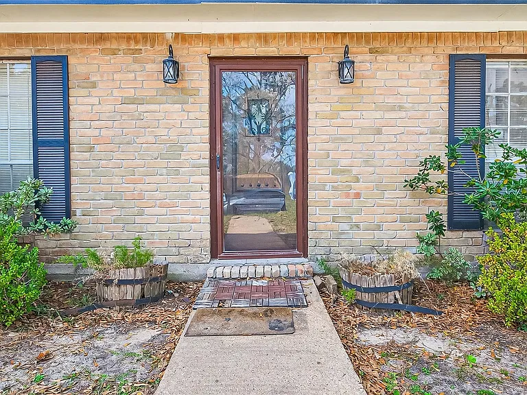 20211 Salzburg Ln — Photo 47