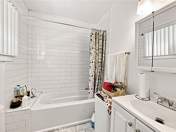5th image of 652 W California Ave