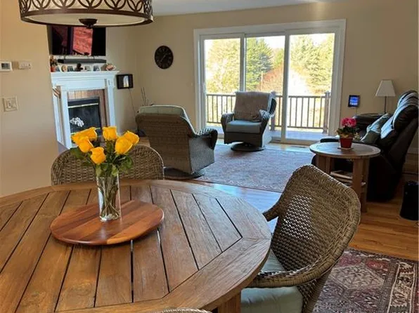 18 Palmer Cir, Hope Valley, RI 02832