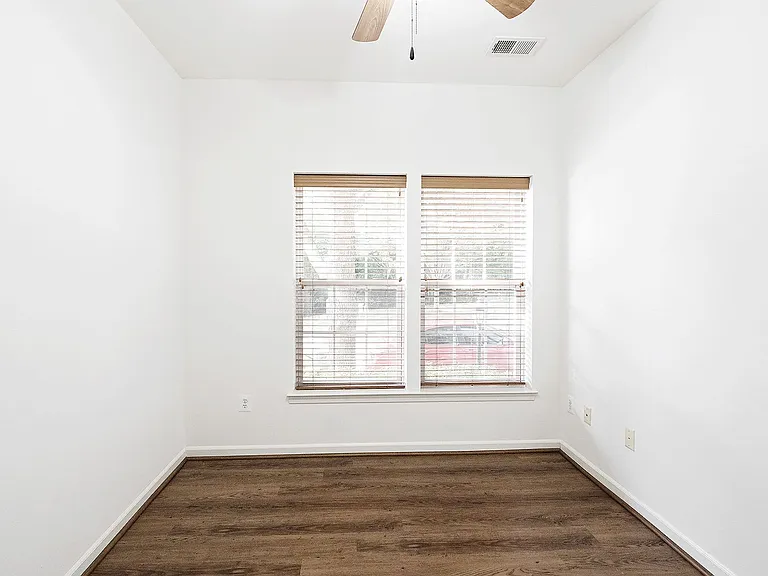 920 Rainier Rd — Photo 17
