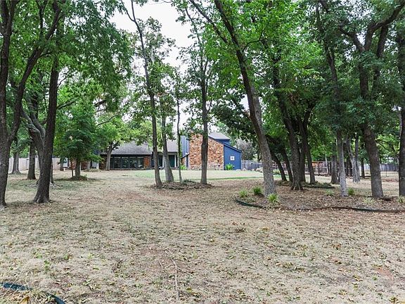 2nd image of 2413 Rosewood Ln