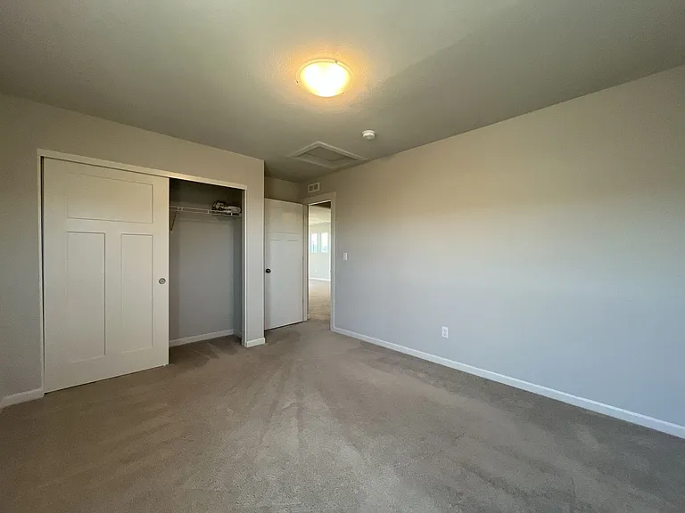 31530 NW Yorkshire St — Photo 47