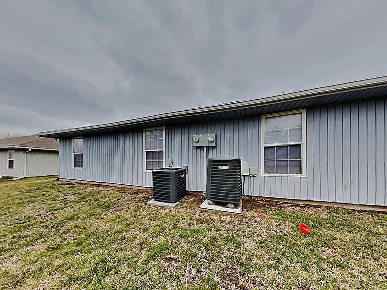 403 NW Woodbury Dr — Photo 17