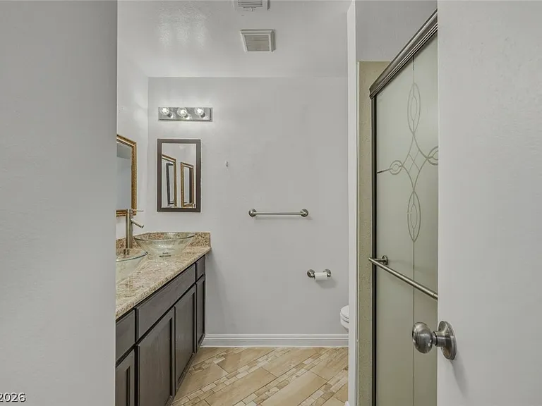 6760 W Oakey Blvd — Photo 35