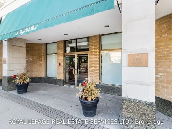 935 Royal York Rd #305, Toronto, ON M8Y 4H1