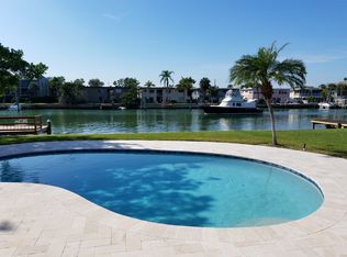11870 4th St E, Treasure Island, FL 33706