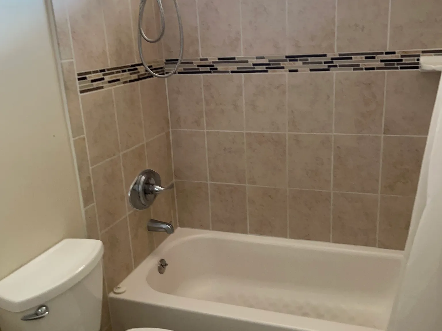 2 bed, 875 sqft, $2,833 — Photo 2