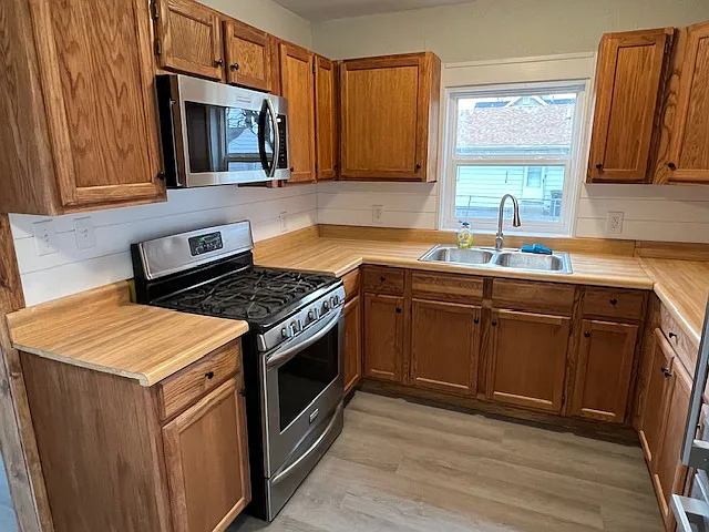 1429 Bensch Dr — Photo 7