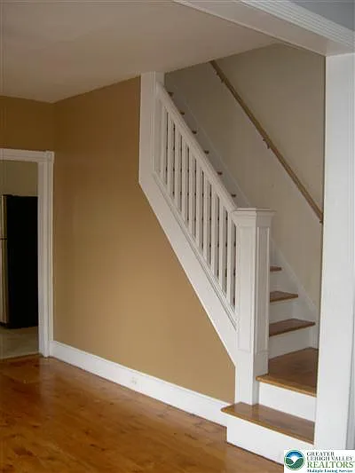 110 E Raspberry St — Photo 7