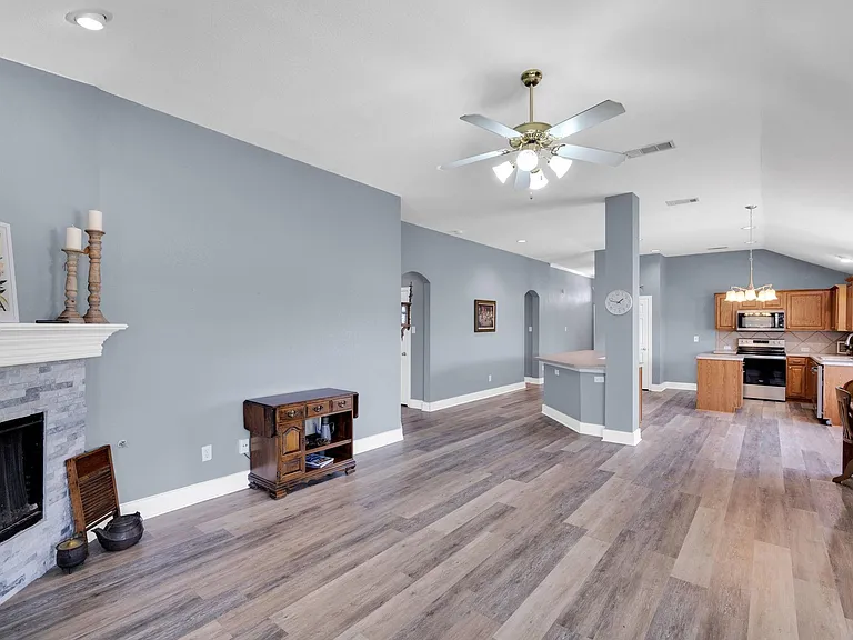 6516 Fairglen Dr — Photo 13