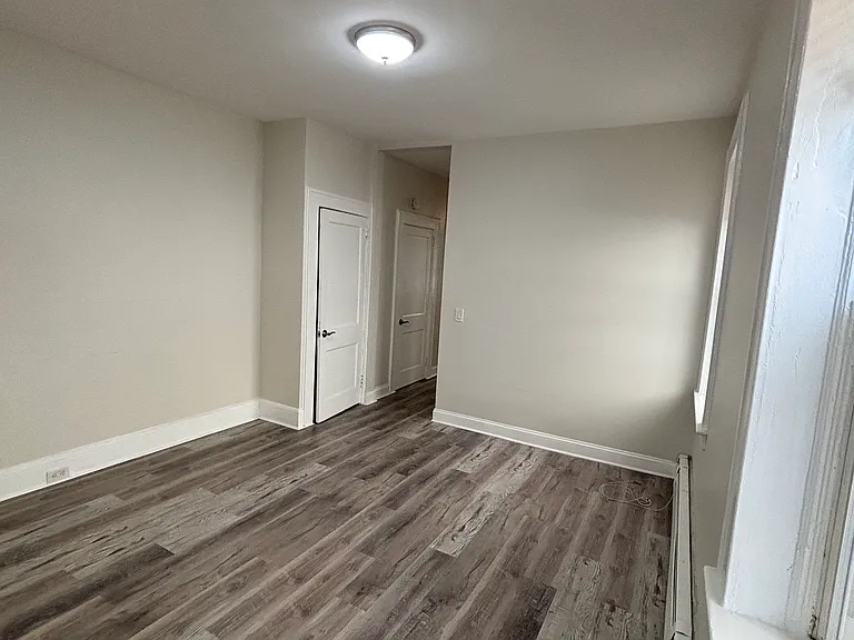 70 Pine St #1 — Photo 9