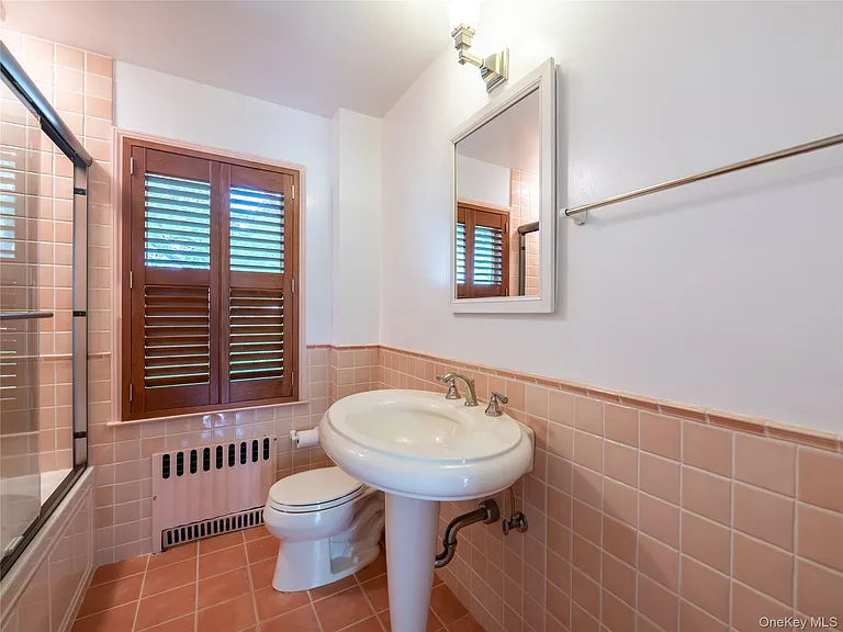 35 Bogart Ave — Photo 13