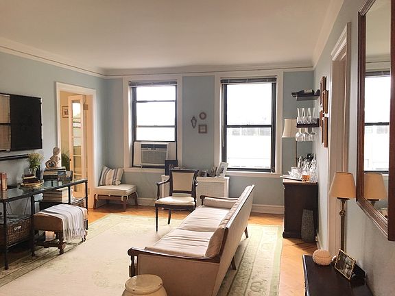 4th image of 2052 N Lincoln Park W APT 414