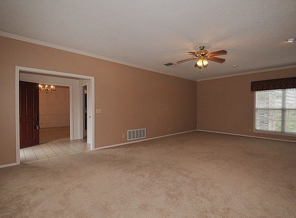 3rd image of 200 NE Park Hills Pl