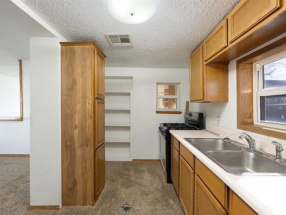 5th image of 825 S 3rd Ave