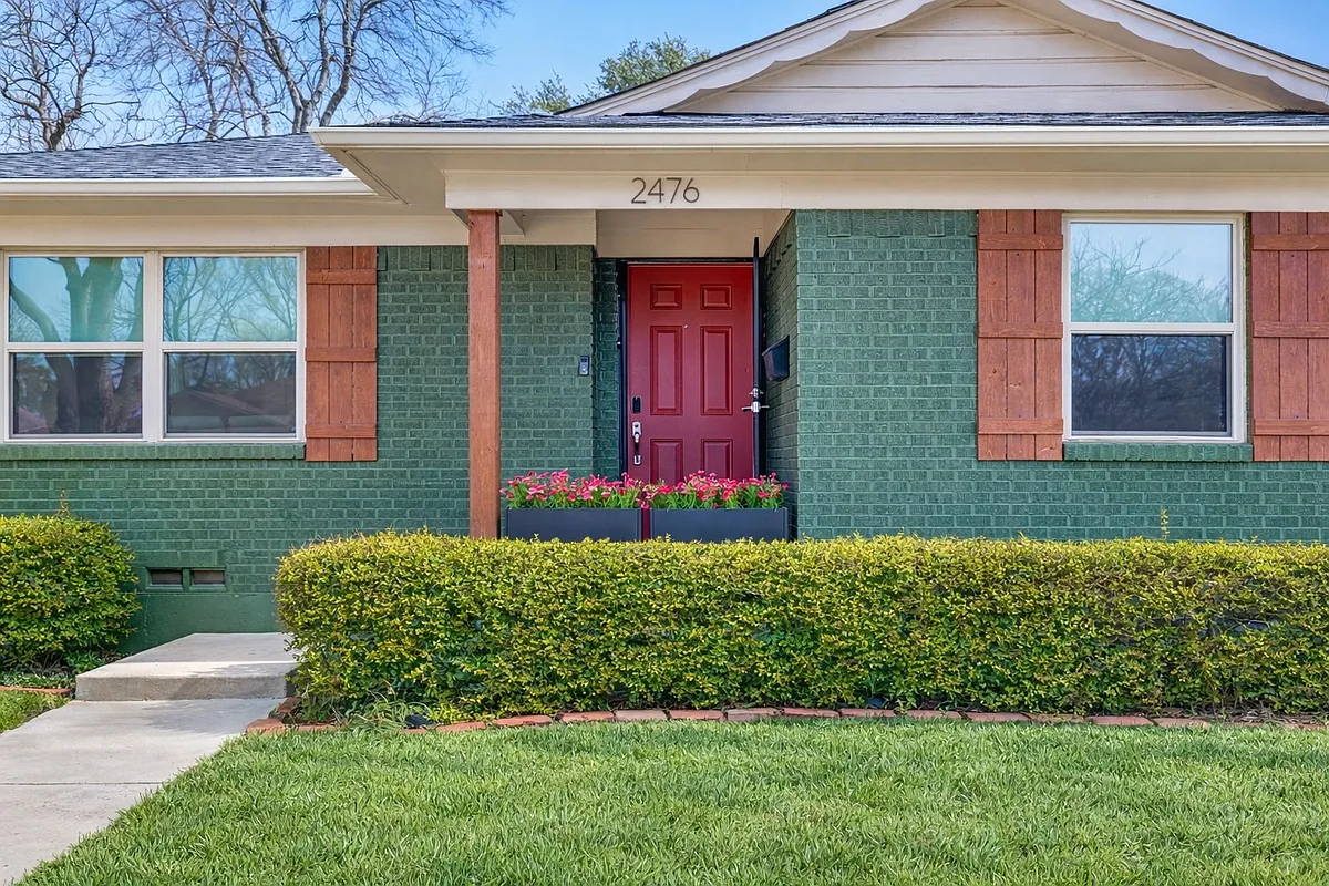 Building Photo - 2476 Pinebluff Dr
