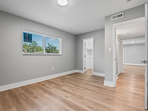 3rd image of 2125 Jackson Bluff Rd #D202