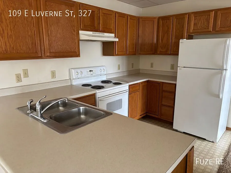 Building Photo - 109 E Luverne St #327