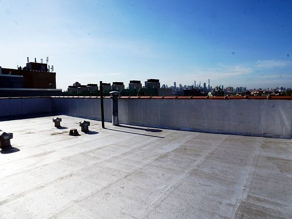 5th image of 387 Graham Ave #2A