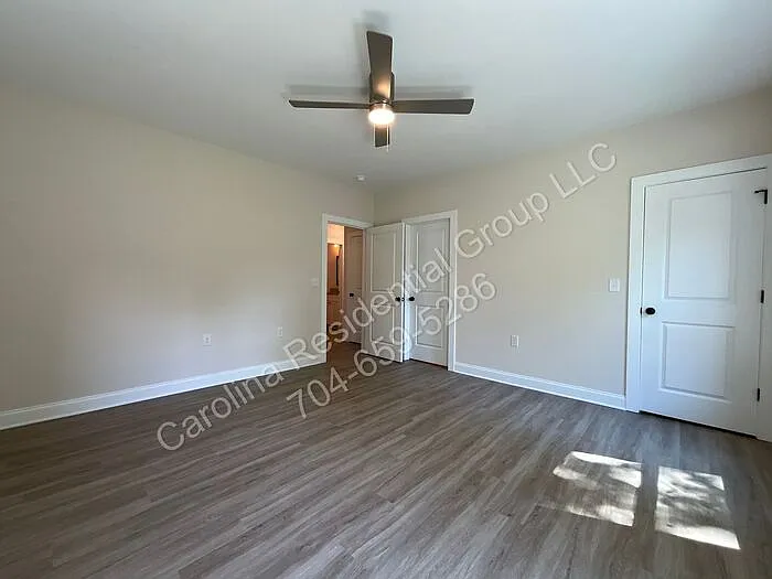 307 N Catawba St — Photo 18
