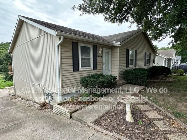 735 NE Barnes Dr APT B, Lees Summit, MO 64086