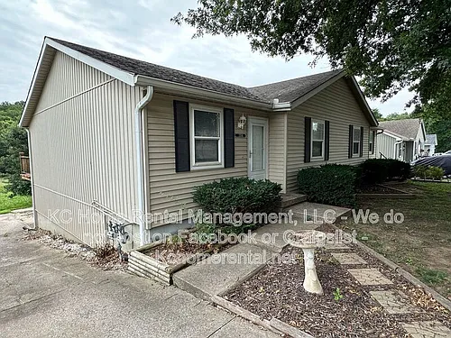 735 NE Barnes Dr #B Photo 1 735 NE Barnes Dr #B Photo 1