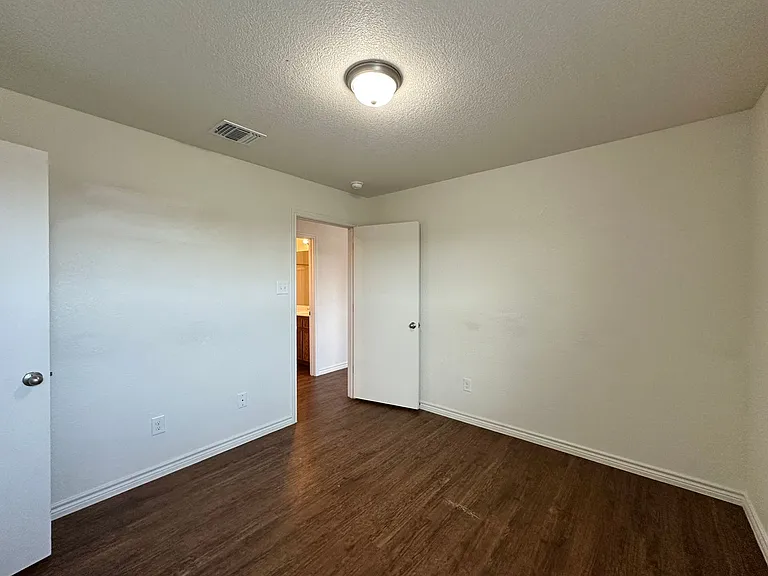 901 Lasso Dr — Photo 41