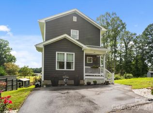 100 Victoria Springs Dr, Flat Rock, NC 28731