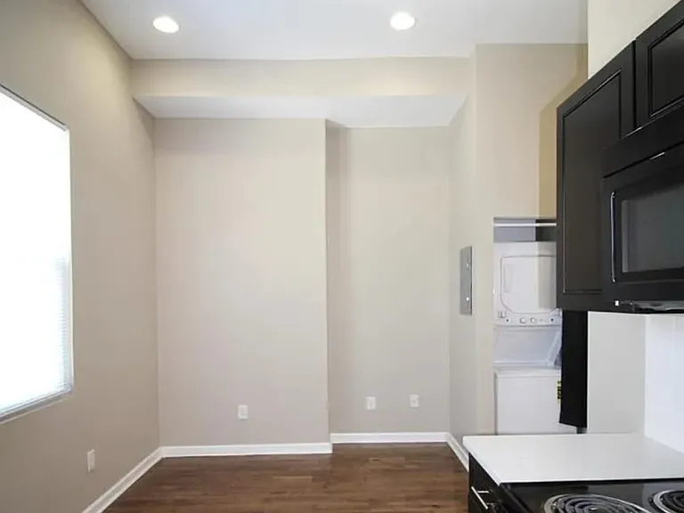 870 N 44th St #2R — Photo 5