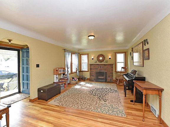 4th image of 947 Manomin Ave