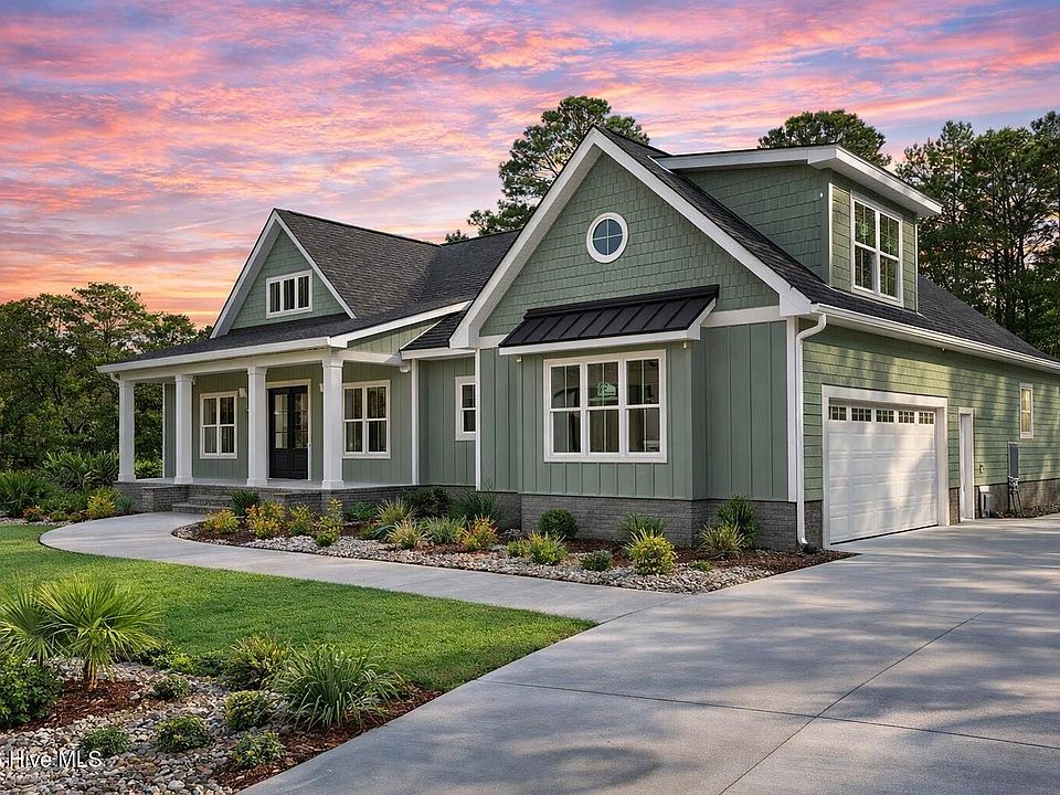 1st image of 894 Hollybriar Drive SE