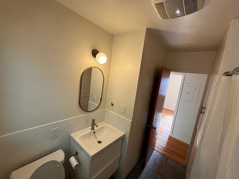 219 W 300 N — Photo 18