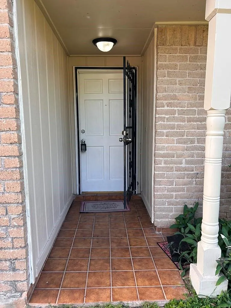 4 bed, 2.0 bath, 1488 sqft, $1,900 — Photo 2