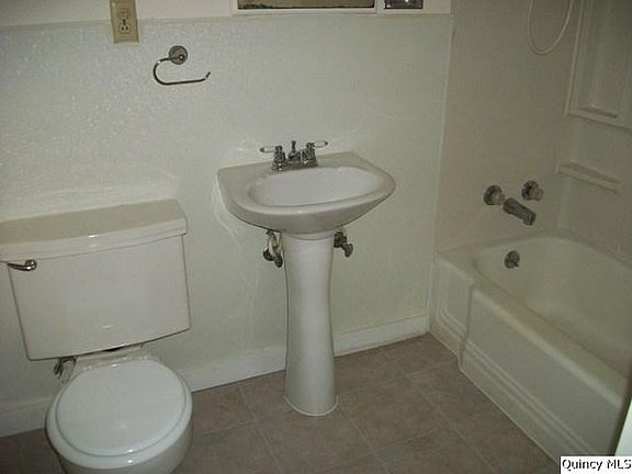 Home for Sale in Quincy, IL $62,500