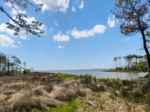143 River Watch Road, Oriental, NC 28571