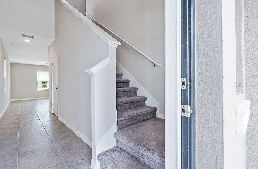 4 bed, 2.5 bath, 1914 sqft, $2,100 — Photo 3