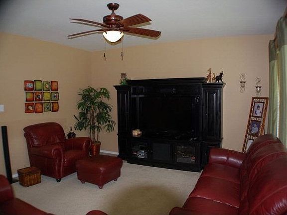 3rd image of 2321 Fairmont Ave