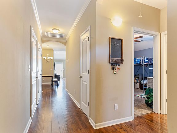 4th image of 1636 Cove Dr