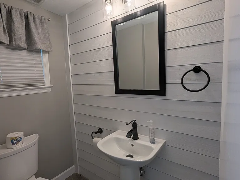 802 Riverbend Dr — Photo 3
